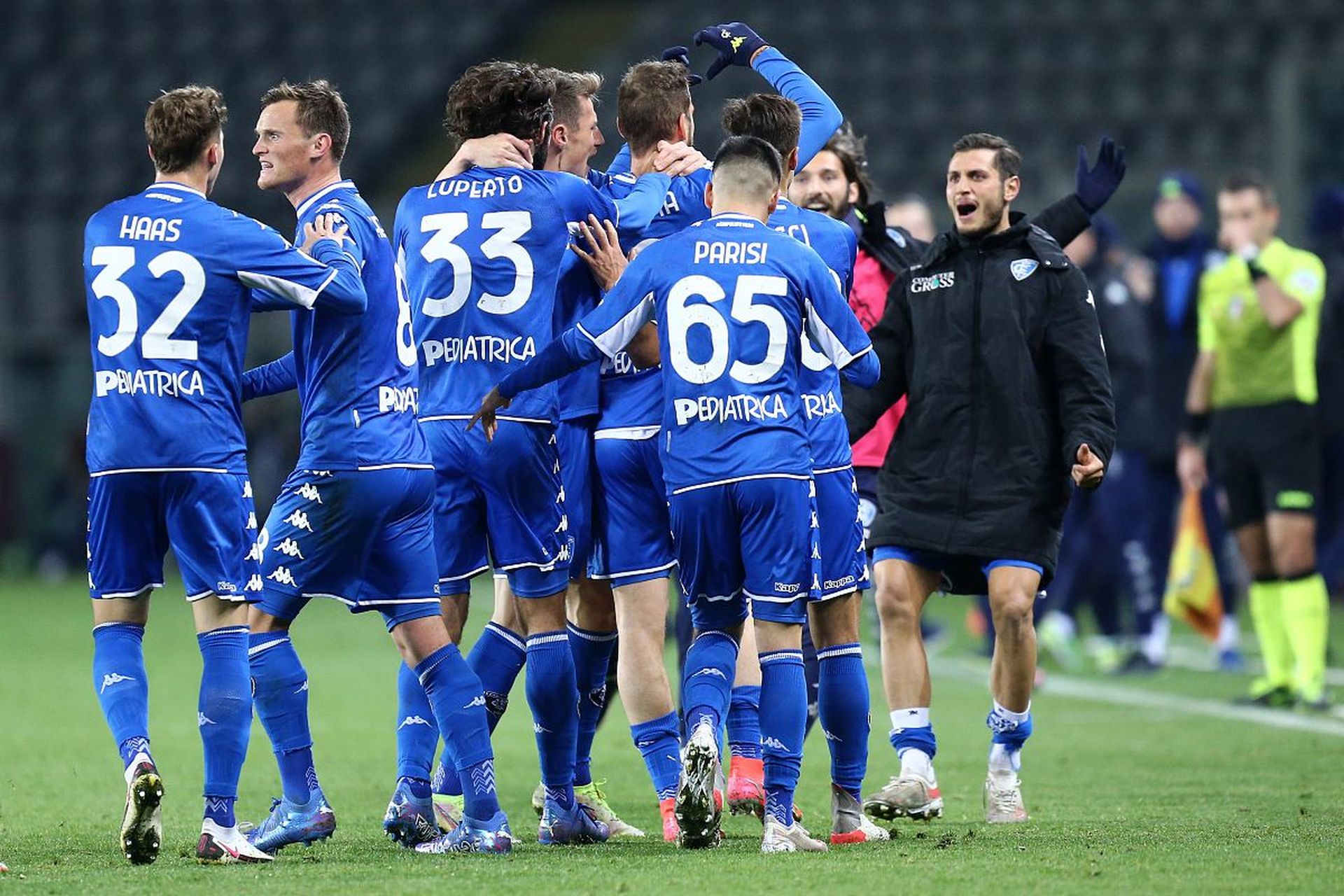 承担着巨大 承担着巨大